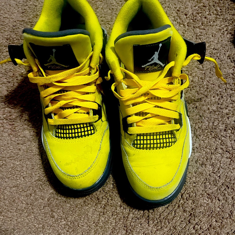 Jordan 4 retro lightening 2021